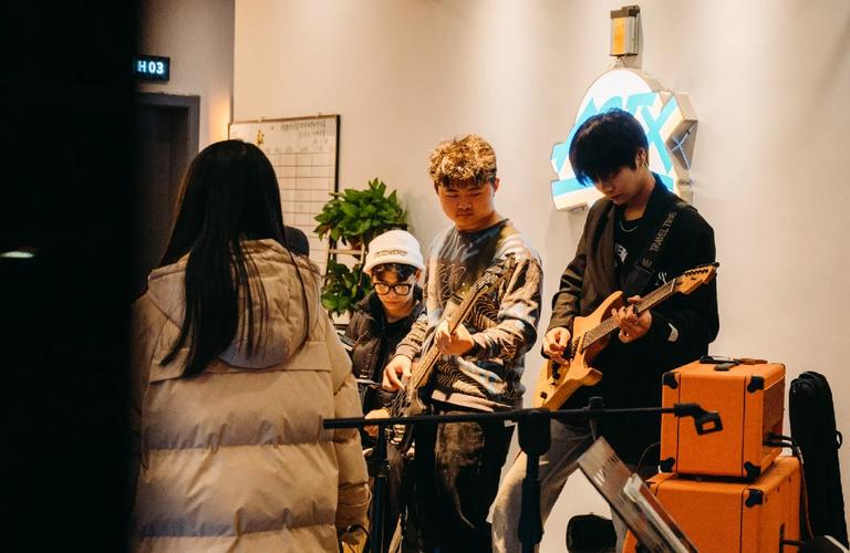 Astralis 被 GamerLegion 淘汰， Spirit 击败 Liquid — IEM Katowice 2025 小组赛