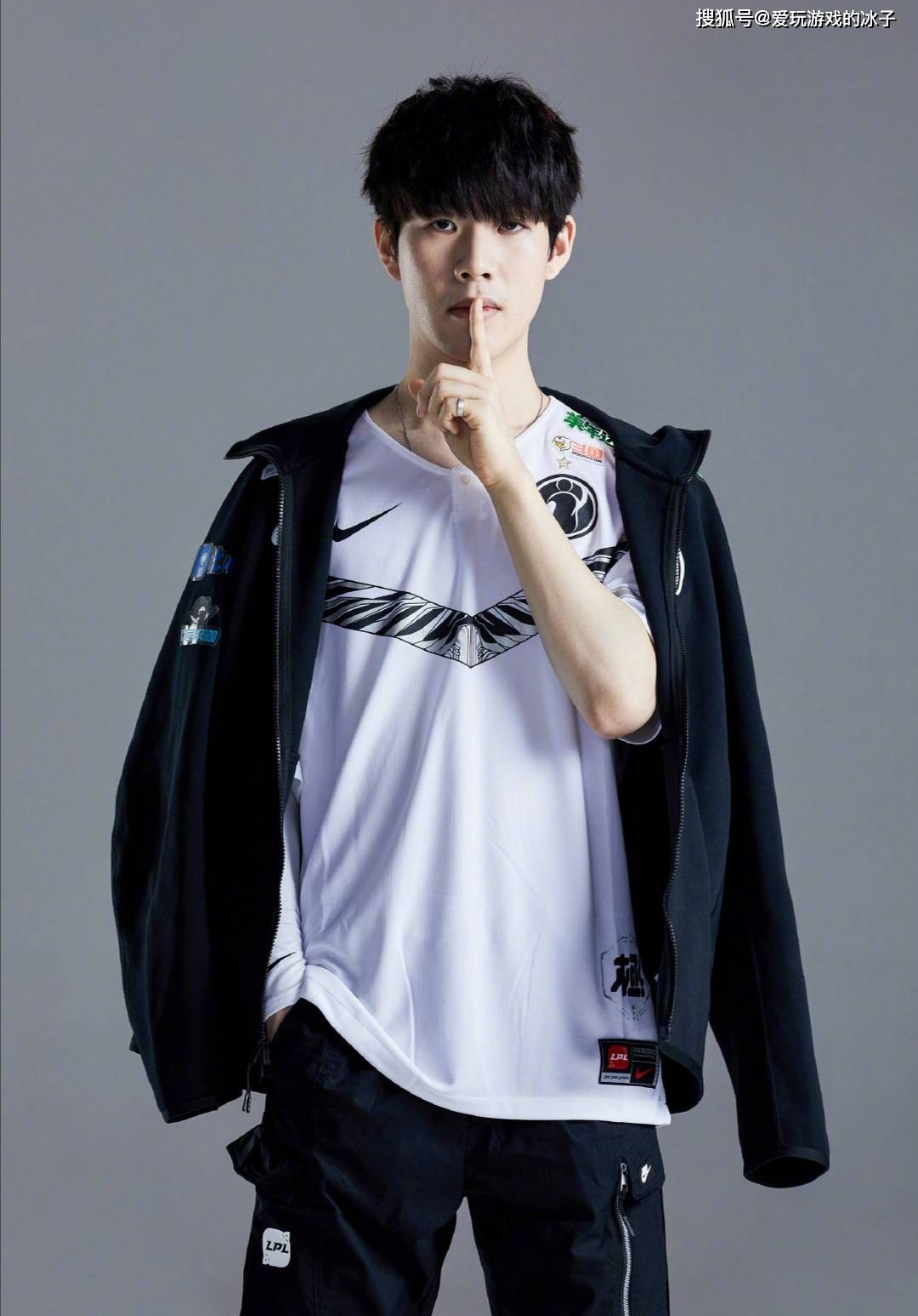 鏖战五局，FPX晋级季后赛下一轮