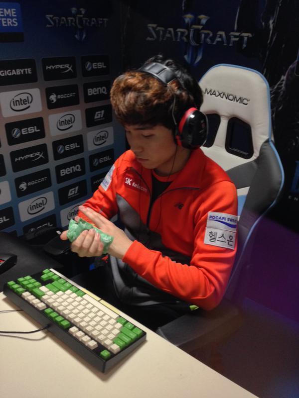 ZywOo 在电子竞技奖上获得“十年突破选手”